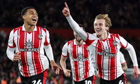 Shea Charles và màn "chào hàng" trị giá 20 triệu bảng tới Manchester United