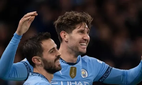 Stones và Silva được Man City vinh danh đặc biệt