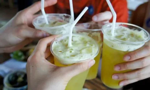 5 nhóm người tránh uống nước mía trong mùa hè