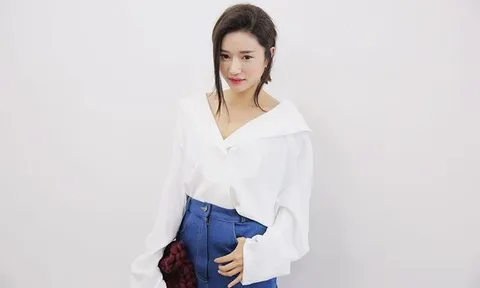 Kiểu áo đang được gái Hàn diện nhiều hè này: Mặc lên vừa mát mẻ vừa tôn xương quai xanh