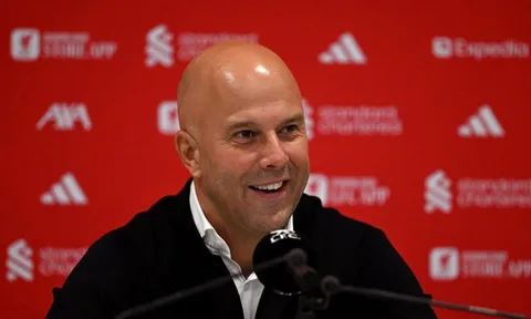 Arne Slot chỉ ra vũ khí giúp Arsenal vô địch