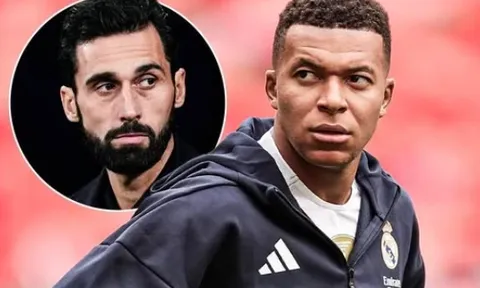 Mbappe phản ứng vì phải dự bị, Arbeloa lập tức bác bỏ