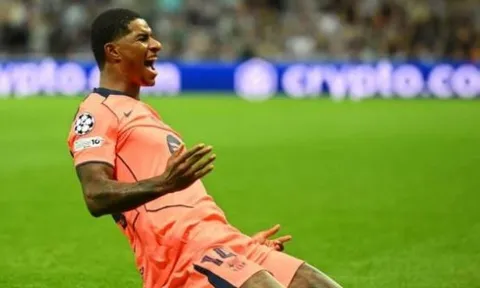 Man Utd đàm phán mới với Barcelona về tương lai Rashford