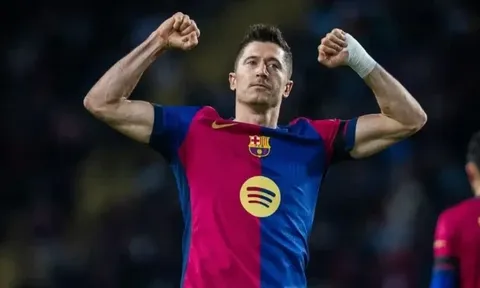 Fabrizio Romano lên tiếng về tương lai của Robert Lewandowski