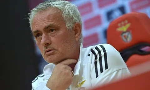 Jose Mourinho phớt lờ đề nghị gia hạn của Benfica