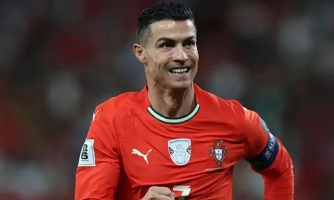 HLV Bồ Đào Nha trả lời những hoài nghi về tuổi tác của Ronaldo