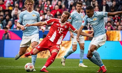 Soi trận Bayern Munich vs Cologne: Chờ mưa bàn thắng