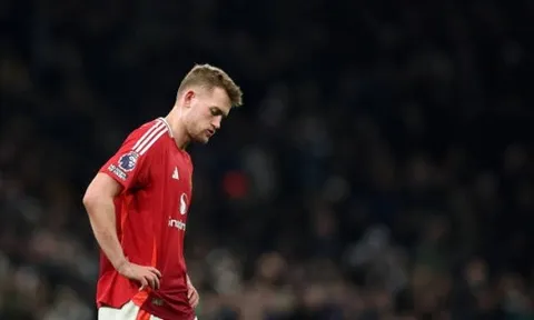 De Ligt phẫu thuật lưng, Man Utd thêm lo