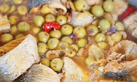 Loại quả mọc bờ rào xưa rụng đầy gốc, nay thành đặc sản ở thành phố, trồng 1 lần thu hoạch nhiều năm, muối chua hay kho ngon hết cỡ