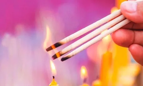 Văn khấn cúng mùng 1 tháng 4 năm Bính Ngọ đầy đủ nhất, 5 điều đại kỵ khi thắp hương ngày đầu tháng để tổ tiên phù hộ