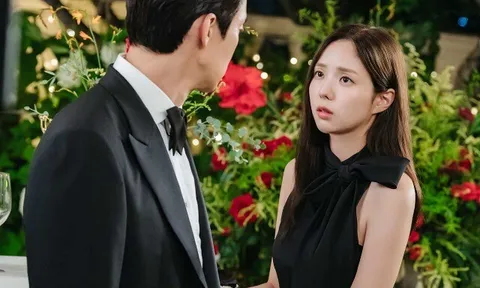 Mừng rỡ vì ông xã đưa gấp đôi tiền mỗi tháng, tôi tưởng chồng “phất lên” cho đến khi cùng anh đi dự tiệc
