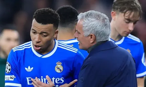 Lý do Mourinho quyết giữ Mbappe giữa "bão" chỉ trích tại Real