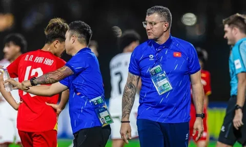 Báo khu vực ví HLV Roland là "Kim Sang Sik thứ hai" của Việt Nam