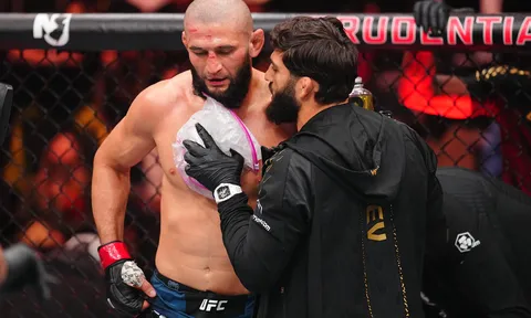 Arman Tsarukyan tiết lộ Khamzat Chimaev suýt bỏ cuộc trước thềm UFC 328 vì quá trình ép cân hành xác