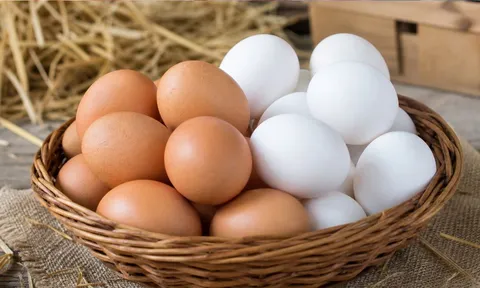 Trứng vỏ nâu hay vỏ trắng tốt hơn? Câu trả lời có thể khiến nhiều người bất ngờ