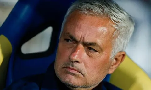 Mùa giải bất bại và trắng tay của Jose Mourinho
