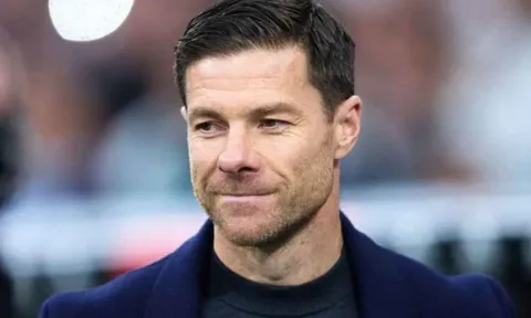 CHÍNH THỨC! Xabi Alonso ký hợp đồng 4 năm với Chelsea