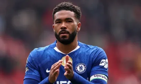 Reece James xin lỗi CĐV Chelsea sau trận thua Man City