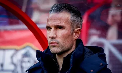 Dennis te Kloese tiết lộ lý do không sa thải Robin van Persie