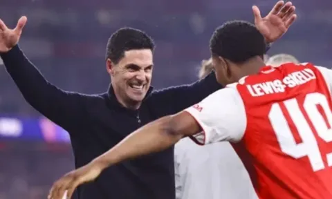 Đưa Lewis-Skelly về trung lộ, Arteta tìm thấy "động cơ" mới cho Arsenal