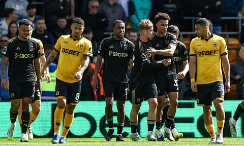 Robinson làm nên lịch sử, Fulham giật lại 1 điểm từ Wolves