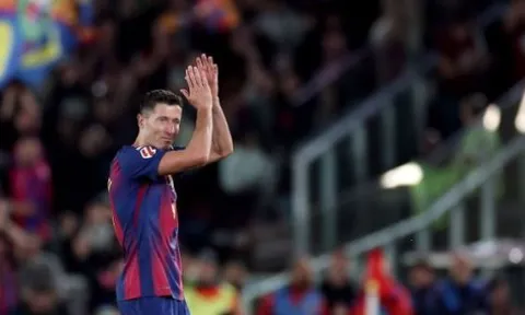 Flick thừa nhận khó tìm người thay thế xứng tầm Lewandowski