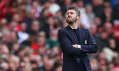 Roy Keane cảnh báo Michael Carrick về những lỗ hổng tại Man Utd