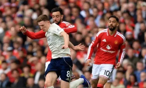 Bruno Fernandes và cái gật đầu với "viên ngọc" Elliot Anderson