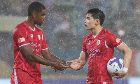 Đình Bắc gọi vụ tranh penalty với Alan là chuyện đàn ông