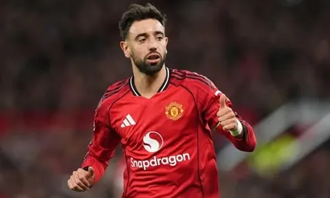 Lập kỷ lục kiến tạo, Bruno Fernandes khiến Neville ngả mũ