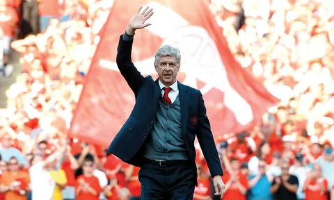 Sự hi sinh cô độc của Arsene Wenger trên thánh đường Emirates