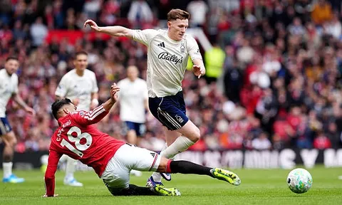 Lập cú đúp kiến tạo, Elliot Anderson chinh phục CĐV Man Utd