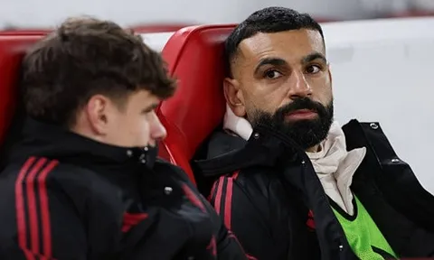 Rooney muốn Slot loại Salah khỏi trận chia tay