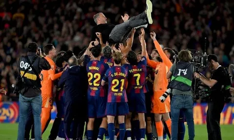 Romano xác nhận Barcelona giữ chân Flick đến năm 2028