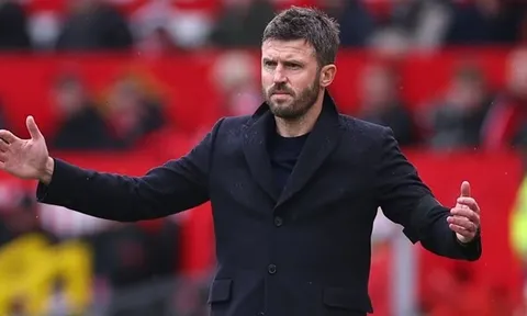 Michael Carrick giữ thái độ thận trọng về tương lai tại Old Trafford