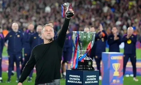 Hansi Flick chính thức cam kết tương lai với Barcelona đến năm 2028