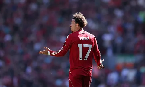 Chia tay Curtis Jones là nỗi đau cần thiết của Liverpool