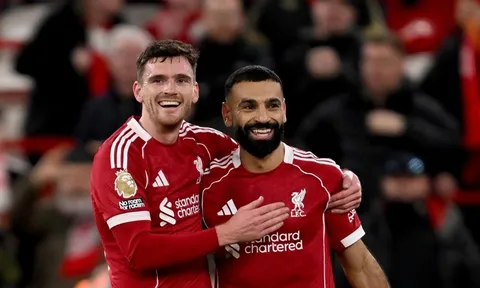 Mặc ồn ào với Slot, Liverpool vẫn tri ân Salah