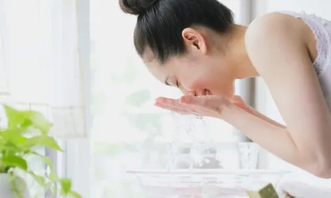 4 sai lầm chăm da mùa hè khiến da dễ nổi mụn, xỉn màu và nhanh xuống cấp