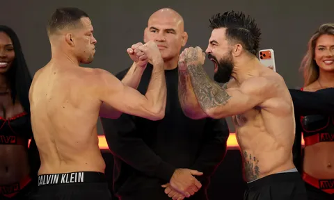 Tường thuật trực tiếp: Mike Perry hủy diệt Nate Diaz trong màn tái xuất lồng sắt tại sự kiện MVP MMA