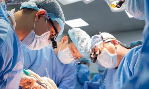 Phía sau 12 cuộc đời được tiếp nối: Cuộc chạy đua thầm lặng của các bác sĩ Chợ Rẫy để ghép tạng thành công
