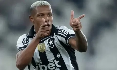 MU tranh mua tiền vệ Danilo có 10 bàn mùa này