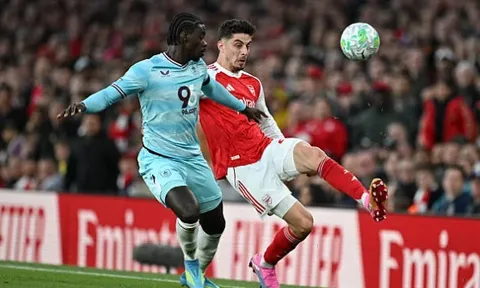 HLV Burnley bức xúc vì Havertz thoát thẻ đỏ