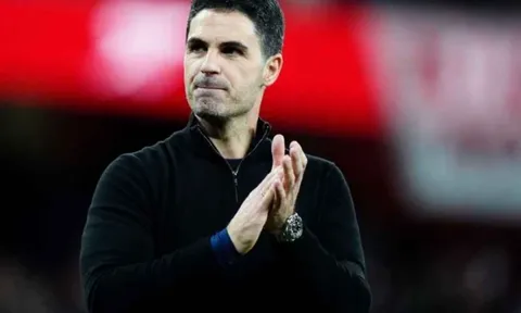 Mikel Arteta cùng gia đình cổ vũ Bournemouth đấu Man City