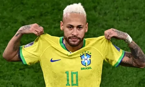Vượt qua nghịch cảnh, Neymar đi vào lịch sử World Cup