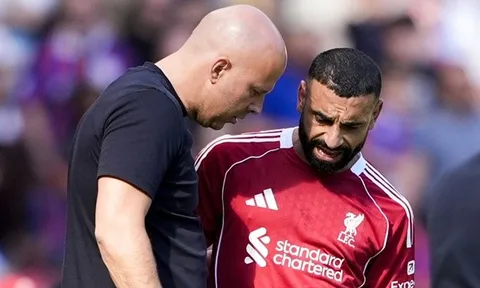 Carragher gọi Salah là ích kỷ vì chê bai Arne Slot