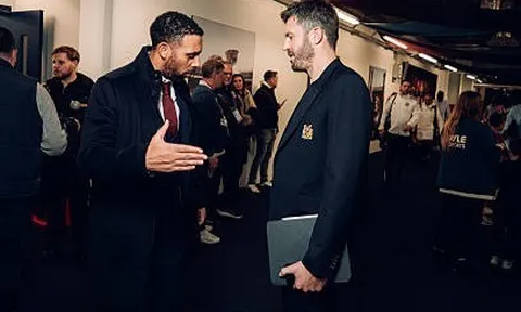Giải mã việc Man Utd giữ chân Carrick qua góc nhìn của Ferdinand