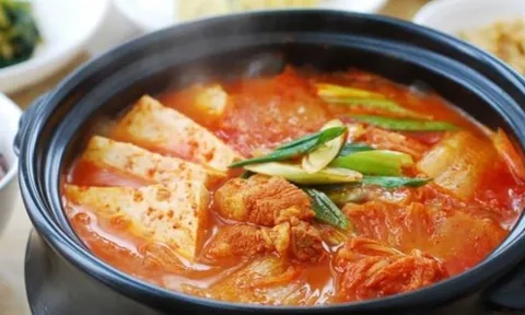 Cách nấu canh kim chi ngon cay cay chua chua: Ăn một lần nhớ mãi