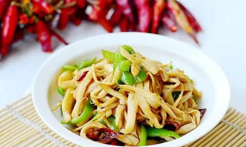 Loại rau được ví “báu vật của núi rừng” nhưng càng non, càng sạch lại tiềm ẩn nguy hiểm khi ăn