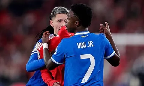 UEFA dứt khoát bác bỏ luật thẻ đỏ mới của FIFA